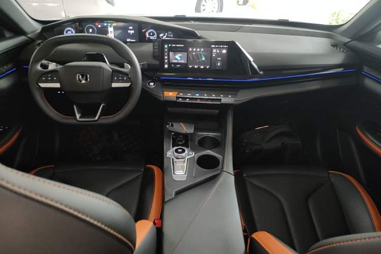 Used CHANGAN UNI-V 2023 1.5T Prestige Model Center Console