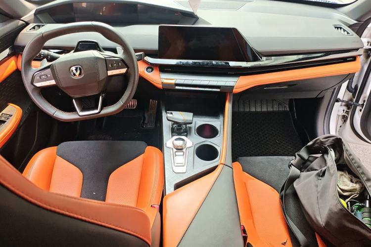 Used CHANGAN UNI-V 2023 1.5T Sport Edition Center Console