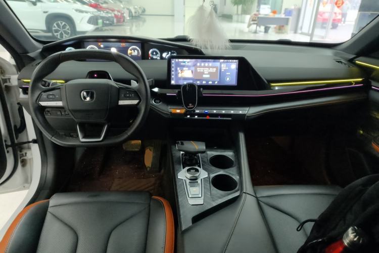 Used CHANGAN UNI-V 2023 1.5T Prestige Model Center Console