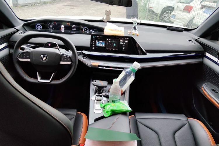 Used CHANGAN UNI-V 2023 1.5T Prestige Model Center Console