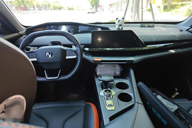 Used CHANGAN UNI-V 2023 1.5T Prestige Model Center Console