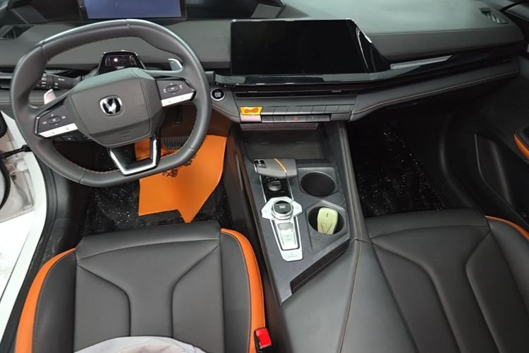 Used CHANGAN UNI-V 2023 1.5T Prestige Model Center Console