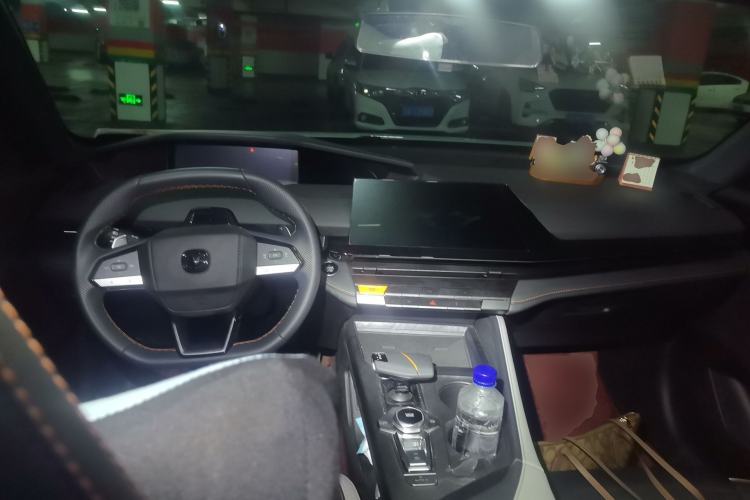 Used CHANGAN UNI-V 2023 1.5T Prestige Model Center Console