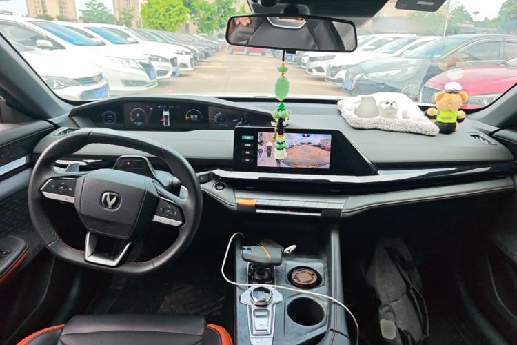 Used CHANGAN UNI-V 2023 1.5T Prestige Model Center Console