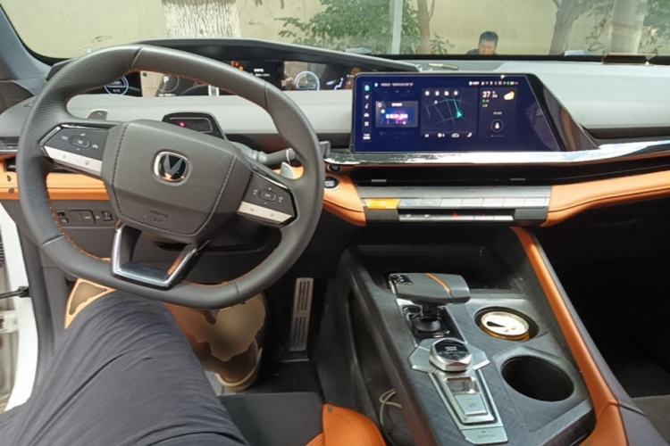 Used CHANGAN UNI-V 2023 1.5T Sport Edition Center Console