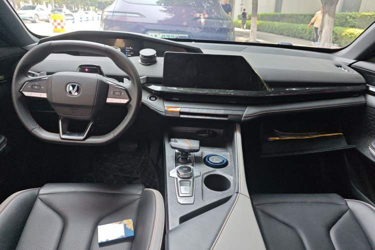 Used CHANGAN UNI-V 2023 1.5T Prestige Model Center Console