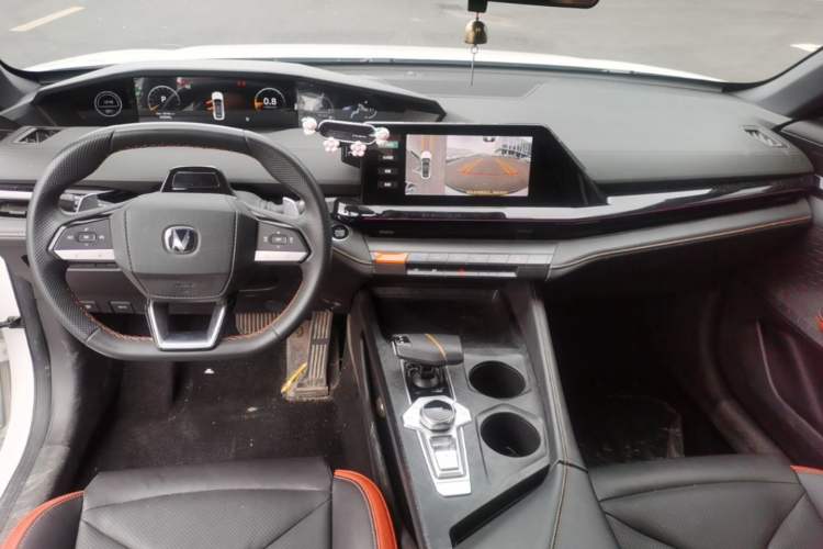 Used CHANGAN UNI-V 2023 1.5T Prestige Model Center Console