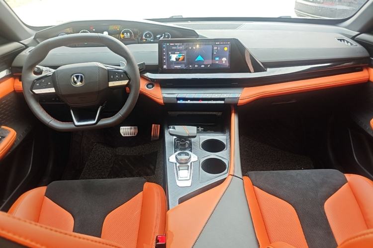 Used CHANGAN UNI-V 2023 2.0T Sport Edition Center Console
