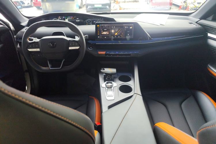 Used CHANGAN UNI-V 2023 1.5T Prestige Model Center Console