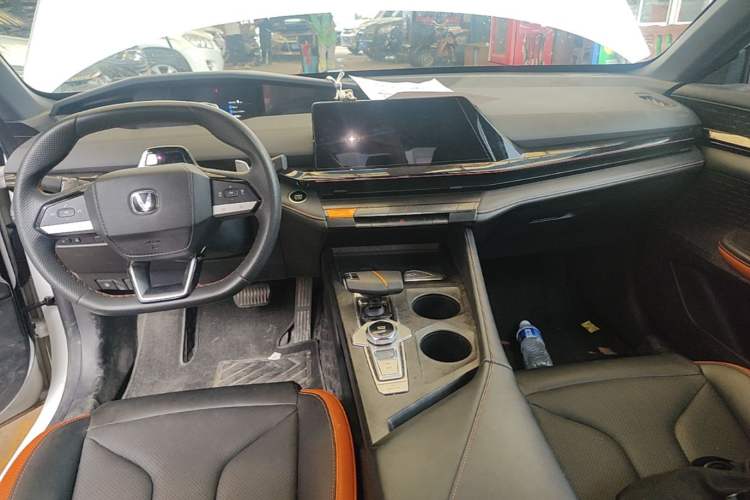 Used CHANGAN UNI-V 2023 1.5T Prestige Model Center Console