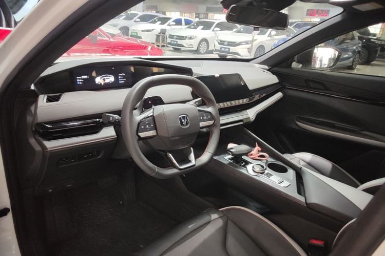 Used CHANGAN UNI-V 2023 1.5T Prestige Model Center Console