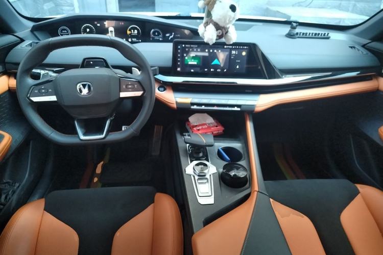 Used CHANGAN UNI-V 2023 2.0T Leading-Speed Edition Center Console