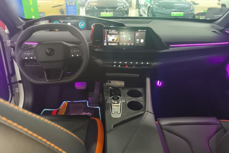 Used CHANGAN UNI-V 2023 1.5T Premium Model Center Console