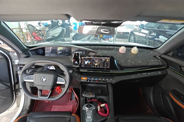 Used CHANGAN UNI-V 2023 1.5T Prestige Model Center Console