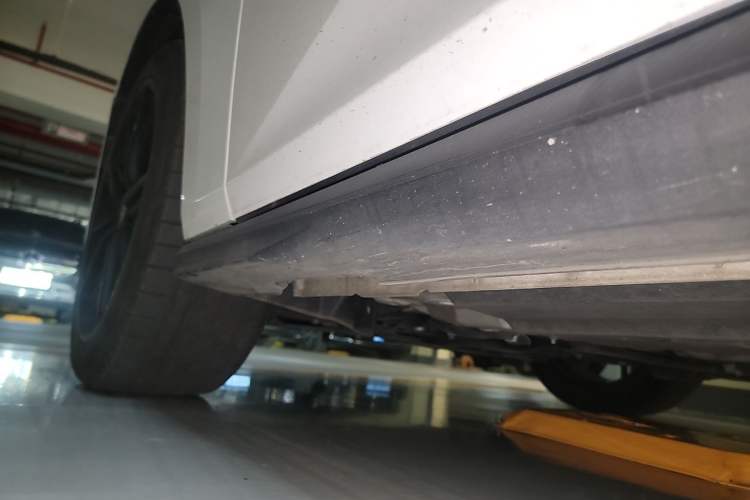 Used CHANGAN UNI-V 2023 1.5T Prestige Model Chassis Front Left