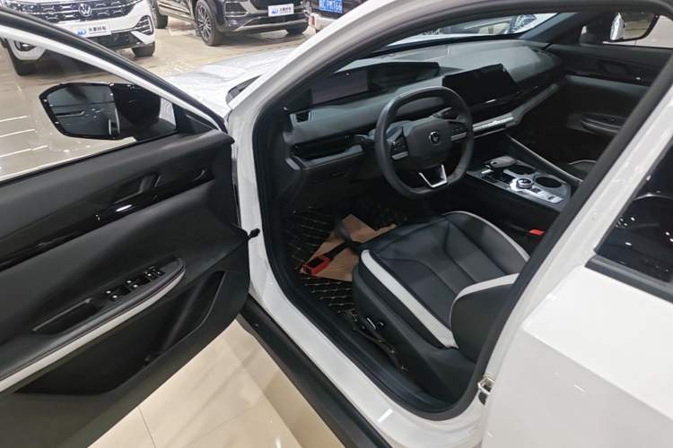 Used CHANGAN UNI-V 2023 1.5T Premium Model Driver Seat