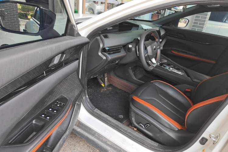 Used CHANGAN UNI-V 2023 1.5T Prestige Model Driver Seat