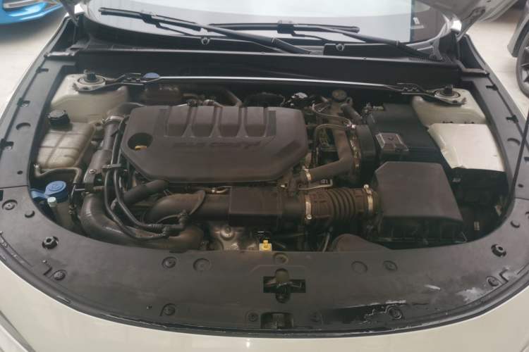 Used CHANGAN UNI-V 2023 2.0T Leading-Speed Edition Engine Bay
