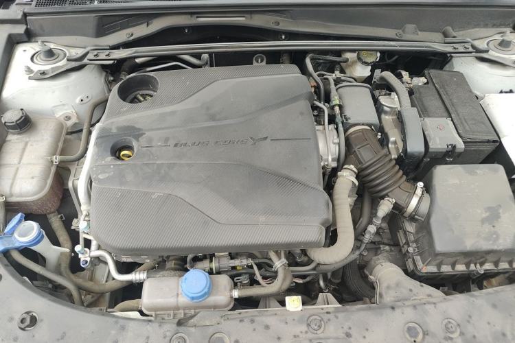 Used CHANGAN UNI-V 2023 1.5T Prestige Model Engine Bay