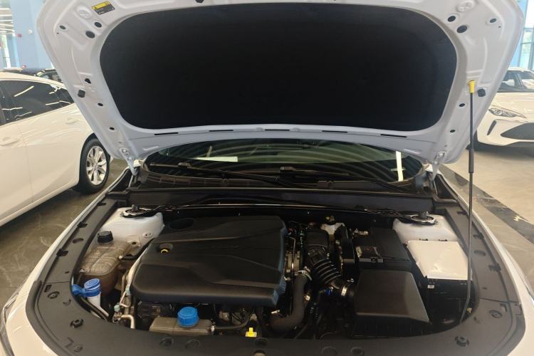 Used CHANGAN UNI-V 2023 1.5T Premium Model Engine Bay