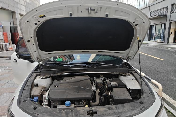 Used CHANGAN UNI-V 2023 1.5T Sport Edition Engine Bay