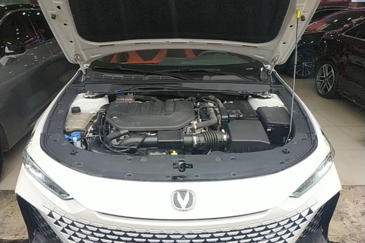 Used CHANGAN UNI-V 2023 2.0T Sport Edition Engine Bay