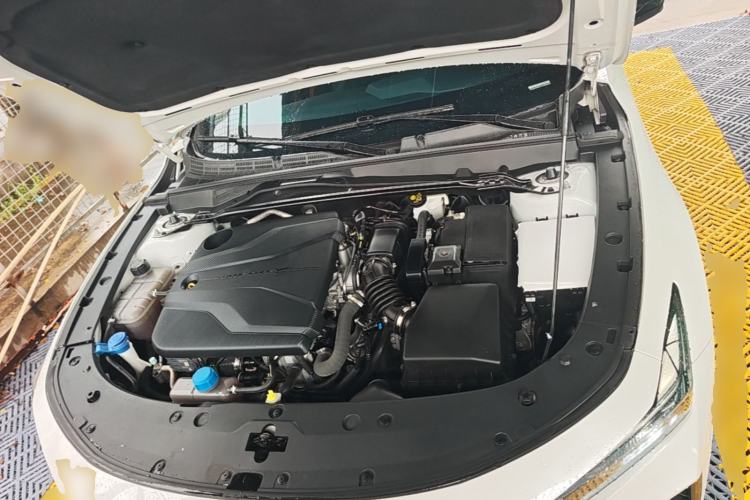 Used CHANGAN UNI-V 2023 1.5T Prestige Model Engine Bay