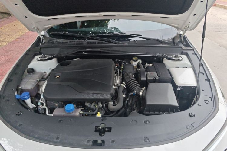 Used CHANGAN UNI-V 2023 1.5T Prestige Model Engine Bay