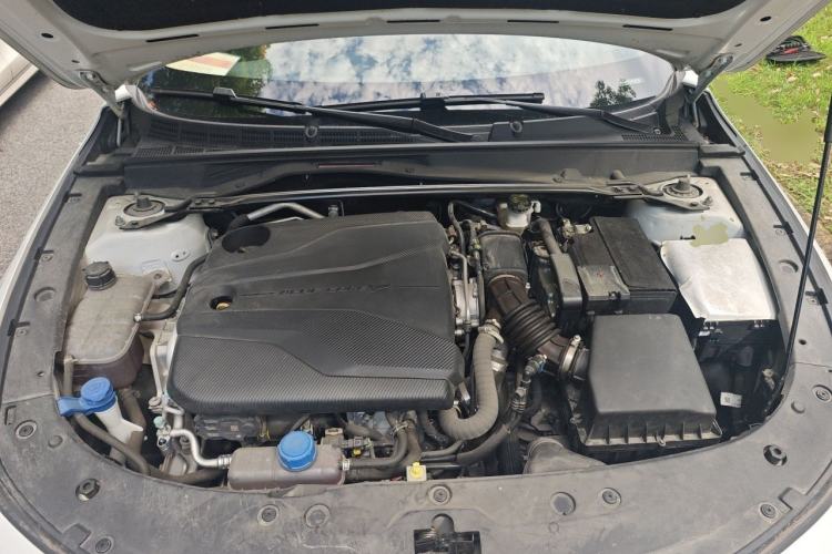 Used CHANGAN UNI-V 2023 1.5T Premium Model Engine Bay