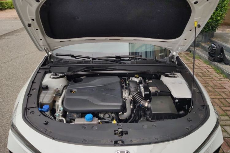 Used CHANGAN UNI-V 2023 1.5T Prestige Model Engine Bay