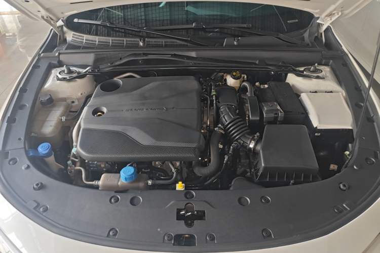 Used CHANGAN UNI-V 2023 1.5T Prestige Model Engine Bay
