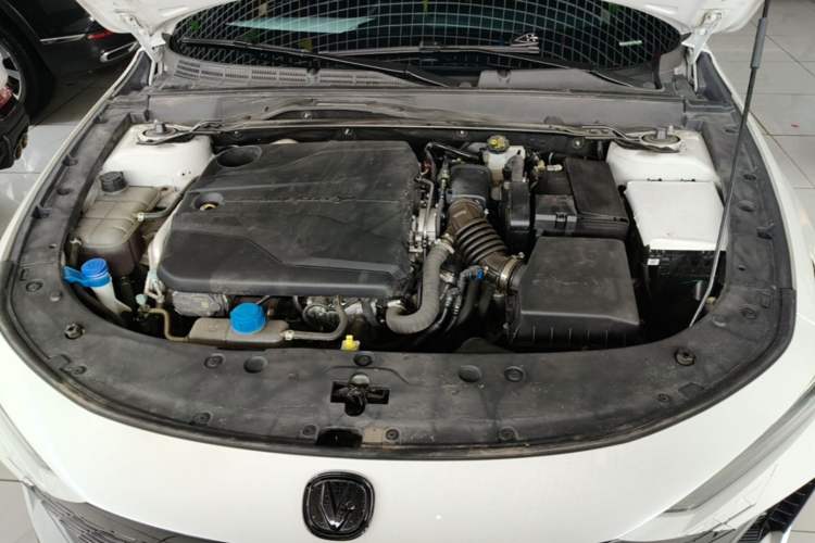 Used CHANGAN UNI-V 2023 1.5T Prestige Model Engine Bay