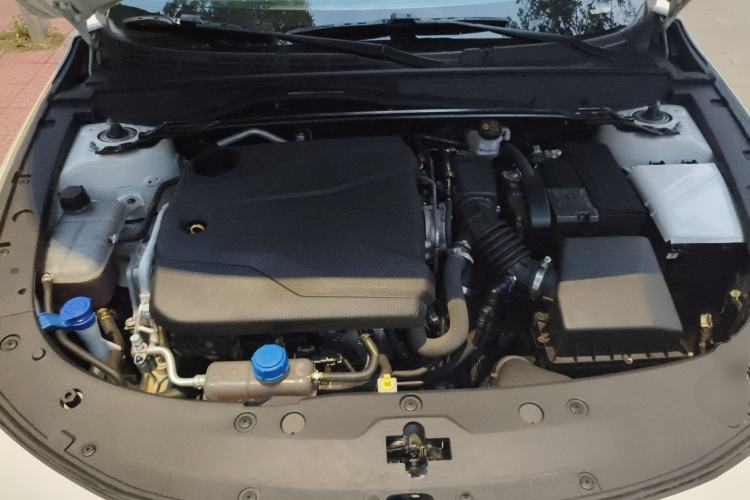 Used CHANGAN UNI-V 2023 1.5T Prestige Model Engine Bay