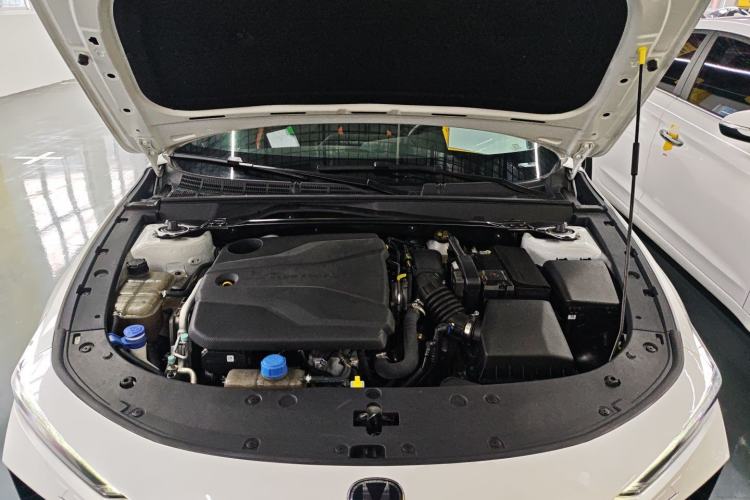 Used CHANGAN UNI-V 2023 1.5T Prestige Model Engine Bay