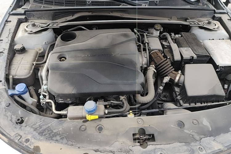 Used CHANGAN UNI-V 2023 1.5T Prestige Model Engine Bay