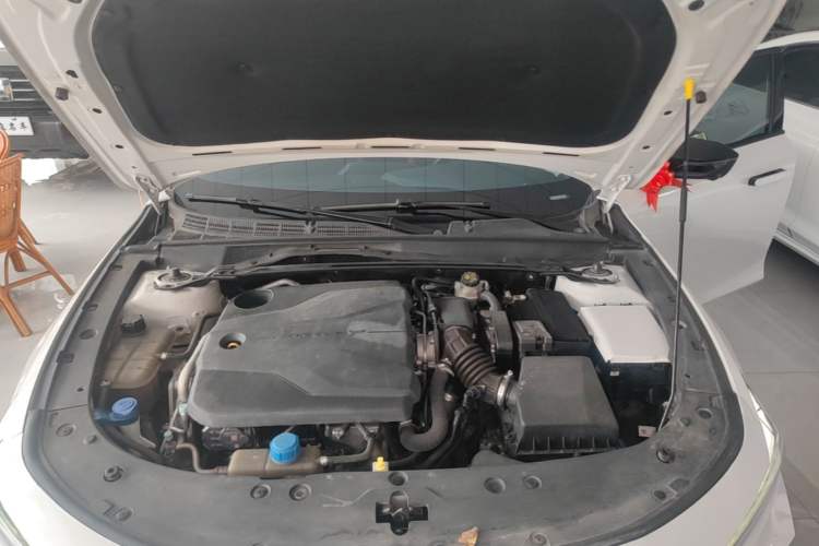 Used CHANGAN UNI-V 2023 1.5T Premium Model Engine Bay