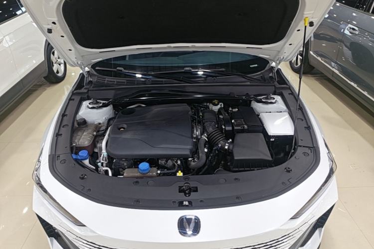Used CHANGAN UNI-V 2023 1.5T Premium Model Engine Bay
