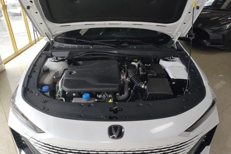 Used CHANGAN UNI-V 2023 1.5T Prestige Model Engine Bay