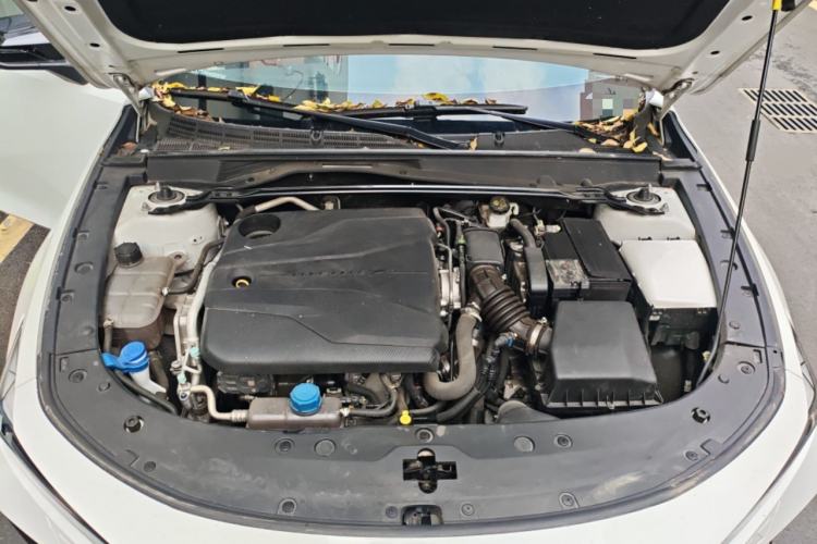 Used CHANGAN UNI-V 2023 1.5T Sport Edition Engine Bay