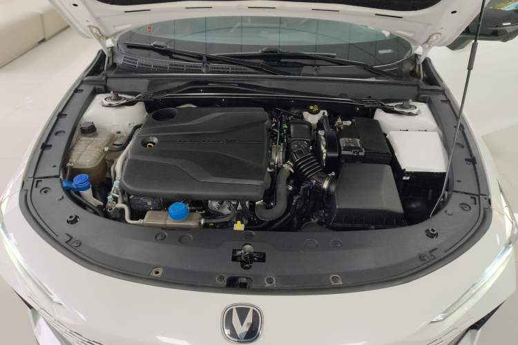 Used CHANGAN UNI-V 2023 1.5T Prestige Model Engine Bay