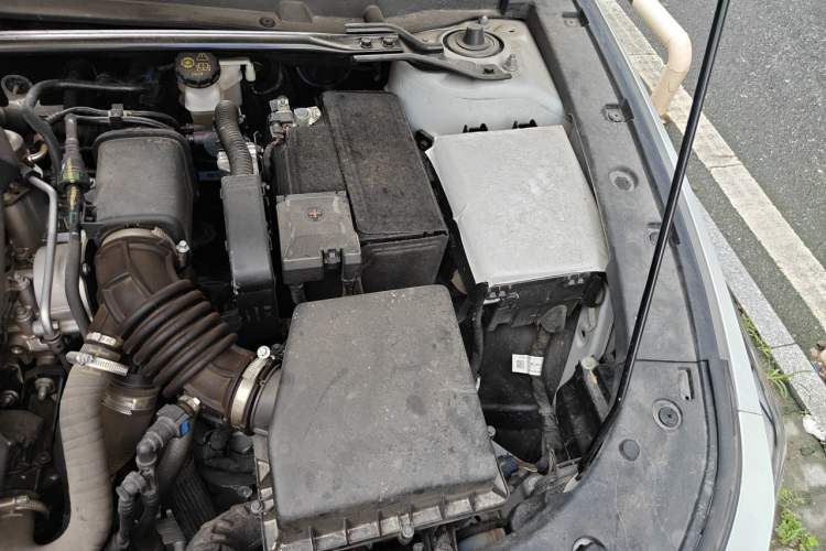 Used CHANGAN UNI-V 2023 1.5T Sport Edition Engine Bay Left