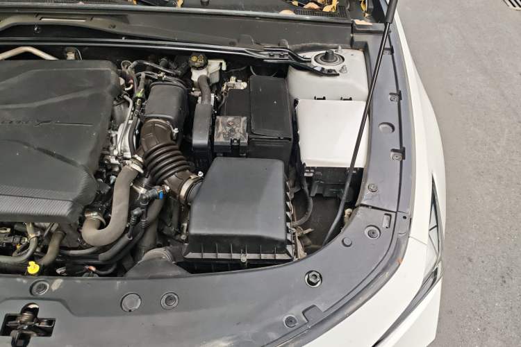 Used CHANGAN UNI-V 2023 1.5T Sport Edition Engine Bay Left