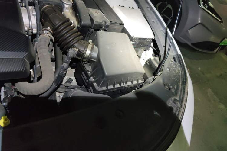 Used CHANGAN UNI-V 2023 1.5T Prestige Model Engine Bay Left