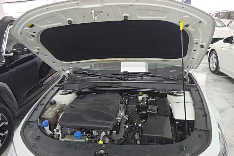 Used CHANGAN UNI-V 2023 1.5T Prestige Model Engine Bay