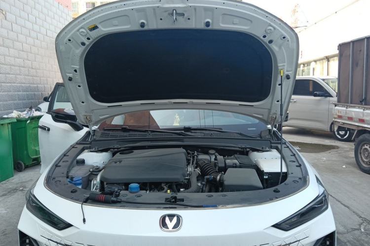 Used CHANGAN UNI-V 2023 1.5T Sport Edition Engine Bay