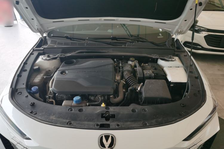 Used CHANGAN UNI-V 2023 1.5T Prestige Model Engine Bay