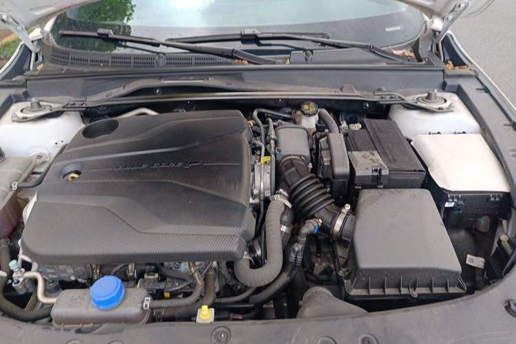 Used CHANGAN UNI-V 2023 1.5T Prestige Model Engine Bay