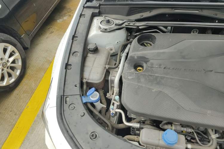 Used CHANGAN UNI-V 2023 1.5T Prestige Model Engine Bay Right