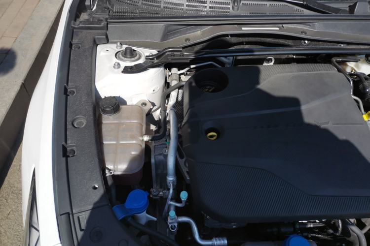 Used CHANGAN UNI-V 2023 1.5T Prestige Model Engine Bay Right