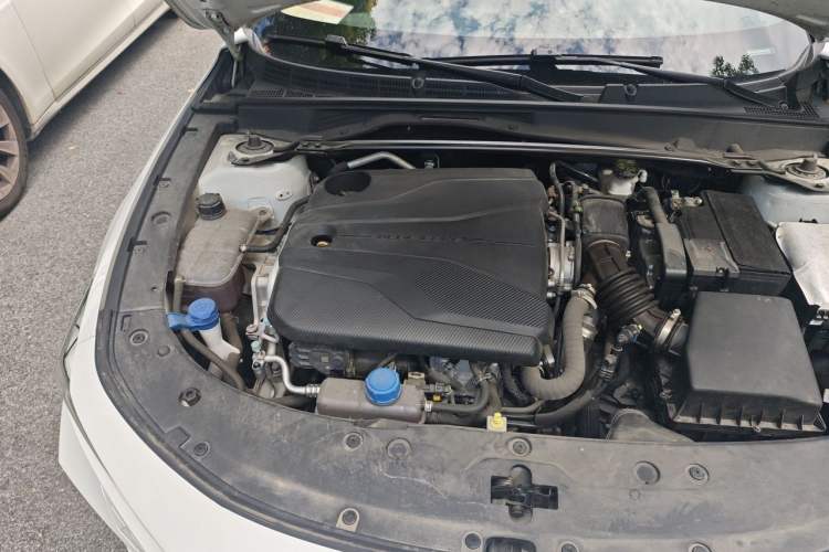 Used CHANGAN UNI-V 2023 1.5T Premium Model Engine Bay Right